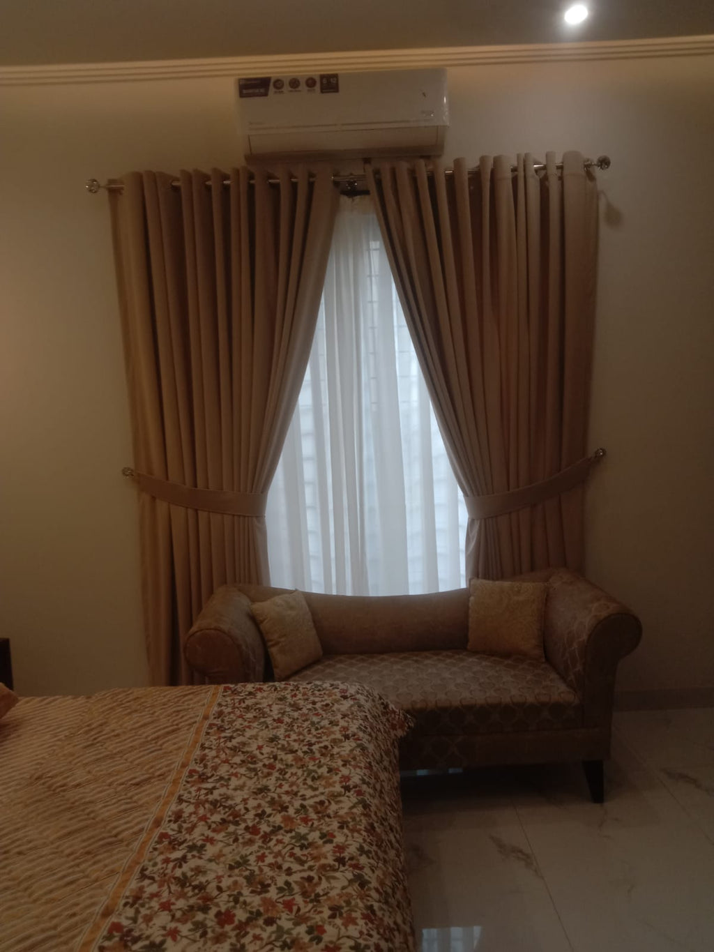 280 GSM Velvet And Premium Shafoon Curtains